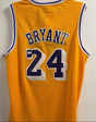 Autographed item – Kobe Bryant – Los Angeles Lakers #24 Mitchell & Ness Hardwood Classics signed gold jersey – 2007–08